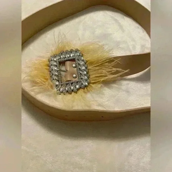 Women’s belt NWOT cream colored belt with rhinestones & feathers on buckle - Picture 2 of 4